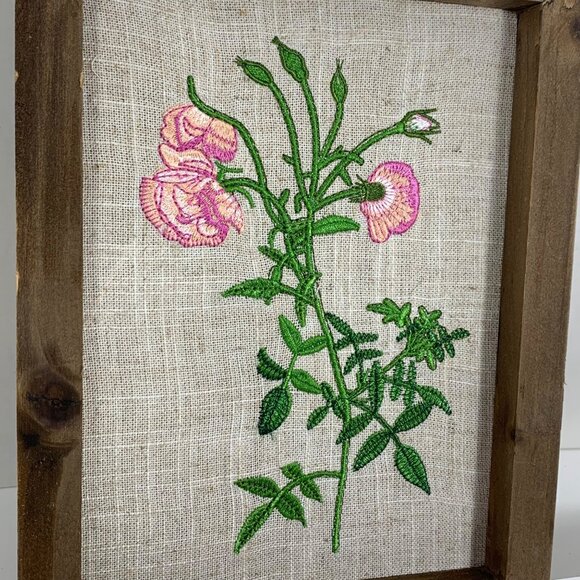Cottage Embroidered Poppy or Sweet Peas Floral On Burlap Open Wood Rustic Frame - Picture 2 of 3